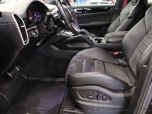 Used 2023 Porsche Cayenne GTS w/ Premium Package AWD/4WD image 12