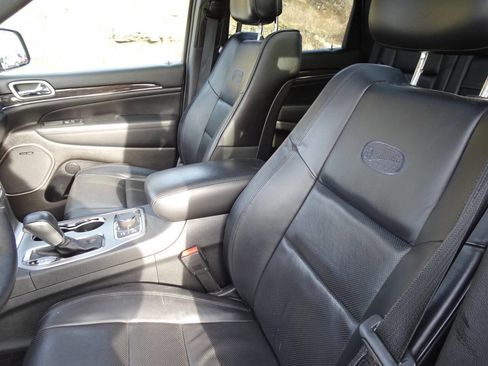 Used 2018 Jeep Grand Cherokee Overland image 17