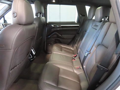 Used 2017 Porsche Cayenne Platinum Edition w/ Premium Package Plus (PJX) image 32