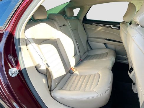 Used 2018 Ford Fusion SE w/ Fusion SE Technology Package image 26