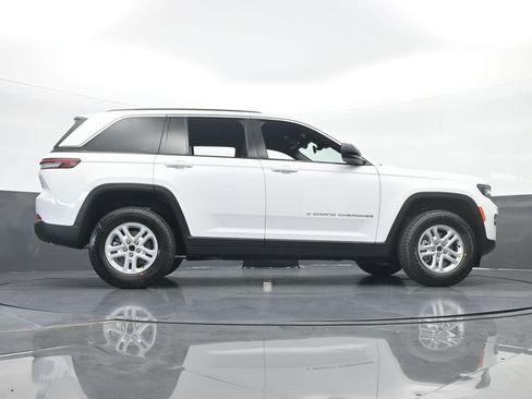 Used 2025 Jeep Grand Cherokee Laredo image 58