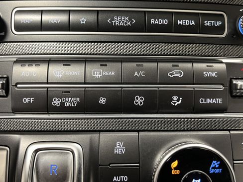 Used 2023 Hyundai Santa Fe Limited AWD/4WD image 18