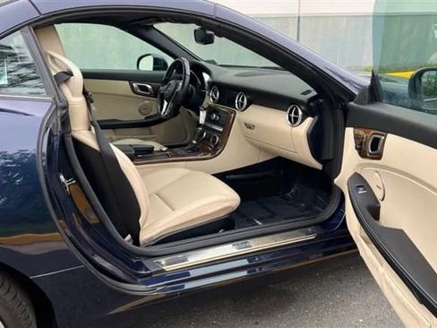 Used 2014 Mercedes-Benz SLK 250 image 32