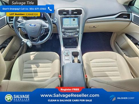 Used 2017 Ford Fusion SE w/ Fusion SE Technology Package FWD image 11