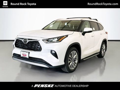 Used 2025 Toyota Highlander Platinum AWD/4WD image 1