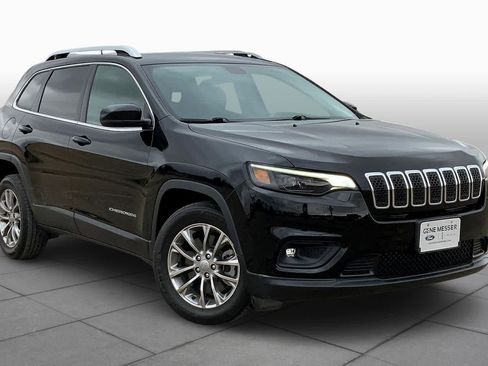 Used 2019 Jeep Cherokee Latitude Plus FWD image 3