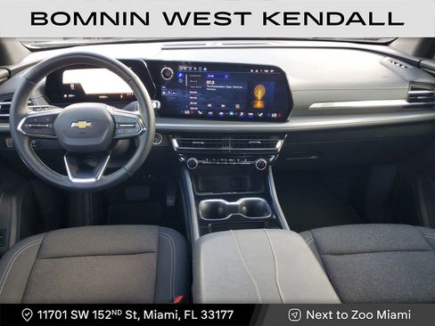 Used 2025 Chevrolet Traverse LT image 14