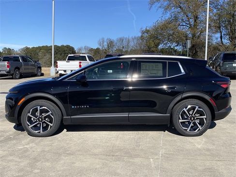 New 2026 Chevrolet Equinox EV LT image 2