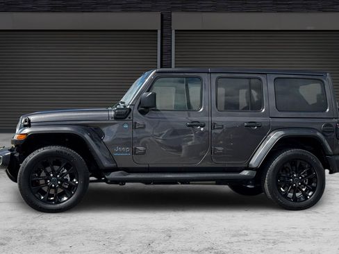 Used 2025 Jeep Wrangler Unlimited Sahara image 7