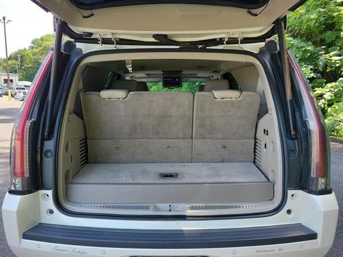 Used 2015 Cadillac Escalade Premium image 15