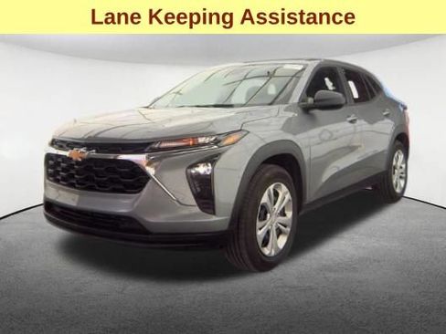 Certified 2026 Chevrolet Trax LS FWD image 4