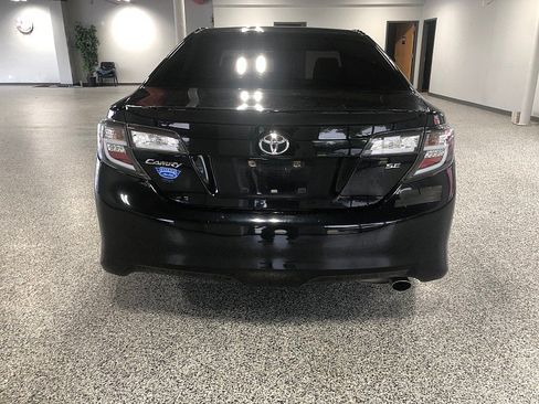 Used 2014 Toyota Camry SE FWD image 4