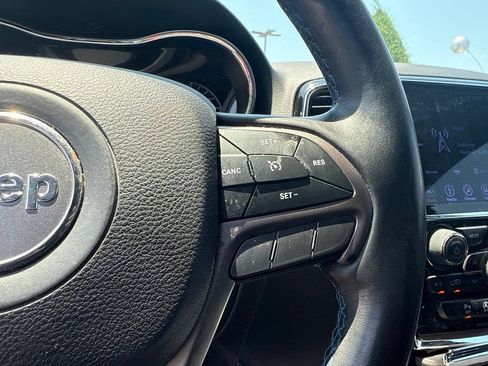 Used 2019 Jeep Grand Cherokee Laredo AWD/4WD image 8