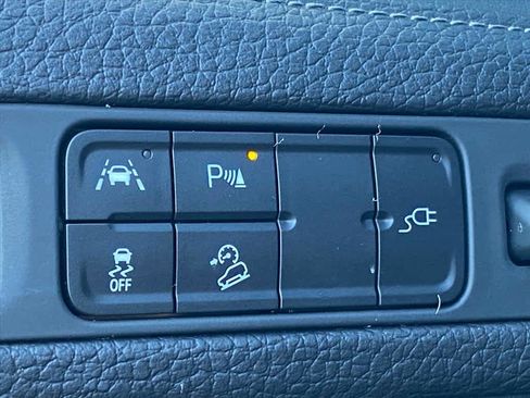 Used 2021 GMC Yukon XL Denali w/ LPO, Illumination Package image 15