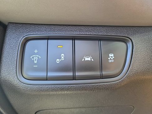 Used 2019 Hyundai Santa Fe SEL FWD image 18