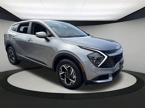 Used 2024 Kia Sportage LX image 4