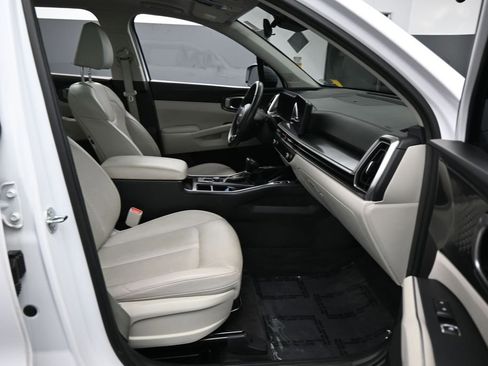 Used 2024 Kia Sorento S w/ Panoramic Sunroof Package FWD image 45