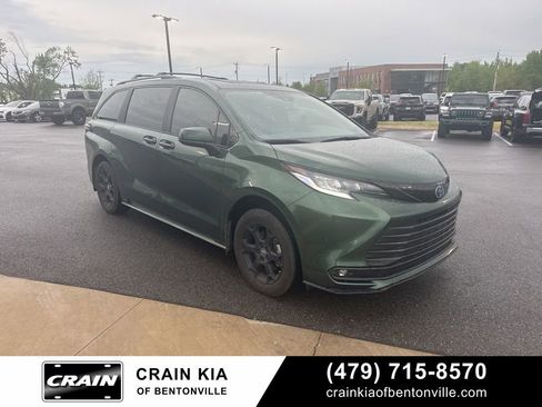 Used 2025 Toyota Sienna XLE Woodland Edition AWD/4WD image 2