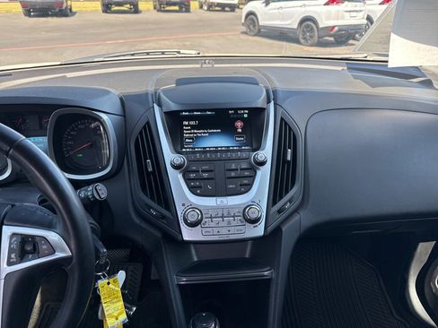 Used 2017 Chevrolet Equinox Premier image 20