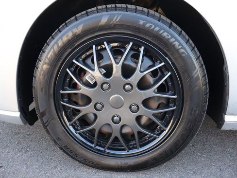 Used 2015 Volkswagen e-Golf Limited Edition FWD image 39