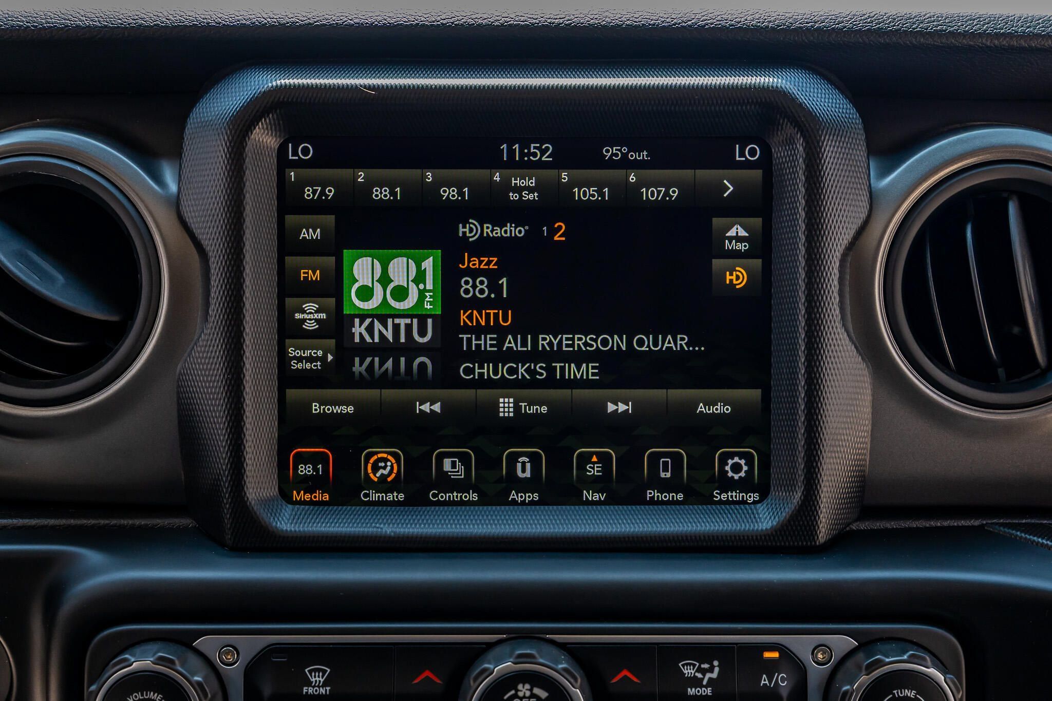 Used 2023 Jeep Wrangler Unlimited Sport AWD/4WD image 25