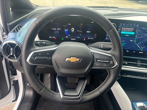 Certified 2025 Chevrolet Equinox EV LT FWD image 18