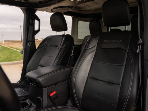 Used 2020 Jeep Wrangler Unlimited Sahara w/ Uconnect 4C Nav & Sound Group AWD/4WD image 7