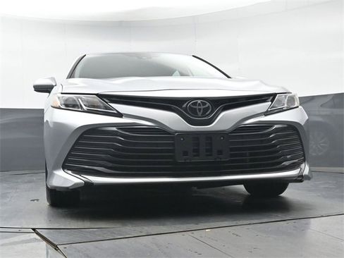 Used 2020 Toyota Camry LE image 31