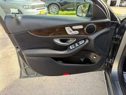 Used 2017 Mercedes-Benz C 300 4MATIC Sedan image 9