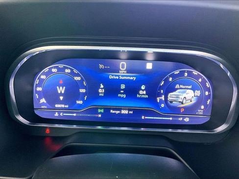 Used 2023 Chevrolet Suburban LT image 7