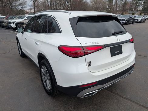 Used 2025 Mercedes-Benz GLC 300 4MATIC image 5