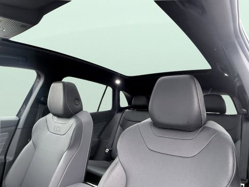 Used 2023 Volkswagen ID.4 Pro S image 3