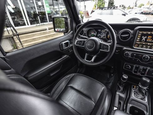 Used 2023 Jeep Wrangler Unlimited Sahara AWD/4WD image 23