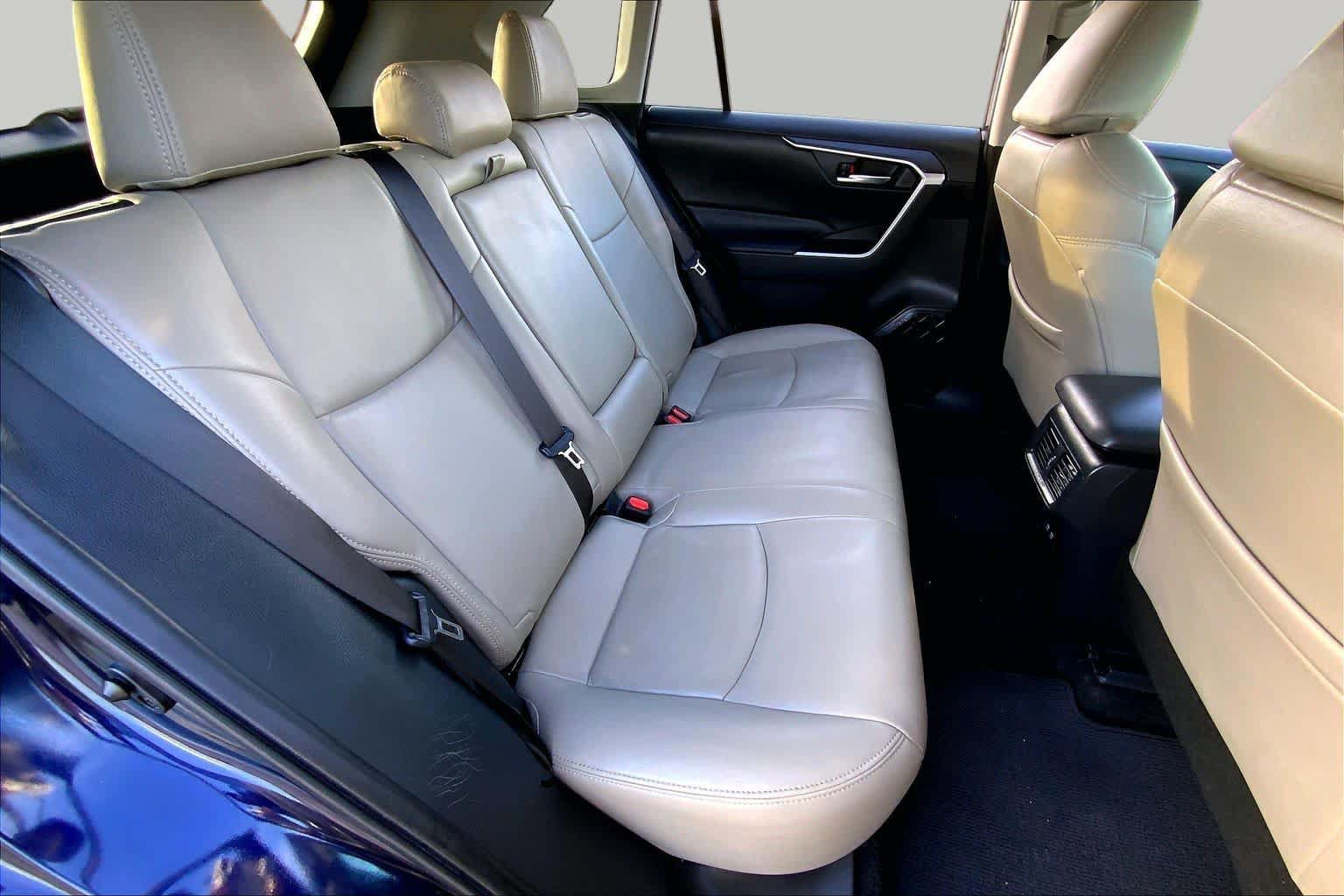 Used 2021 Toyota RAV4 XLE AWD/4WD image 19
