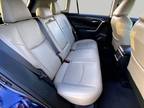 Used 2021 Toyota RAV4 XLE AWD/4WD image 19