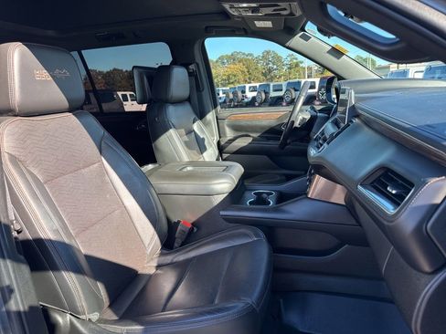 Used 2021 Chevrolet Suburban High Country w/ Premium Package RWD image 36
