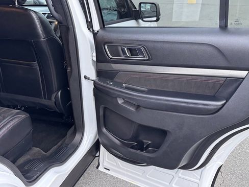 Used 2018 Ford Explorer XLT w/ Equipment Group 202A image 13