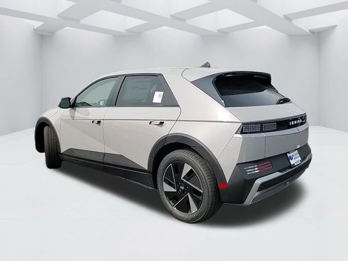 New 2025 Hyundai Ioniq 5 SE image 7