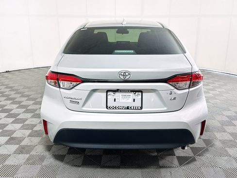 Used 2024 Toyota Corolla LE FWD image 4