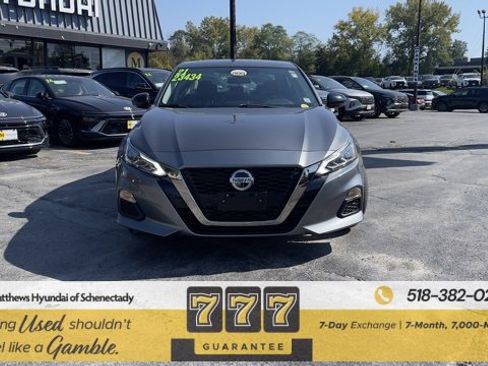Used 2021 Nissan Altima 2.5 SR w/ SR Premium Package image 3