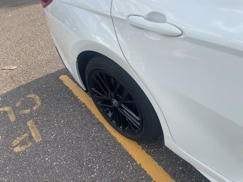 Used 2025 Toyota Camry SE FWD image 4