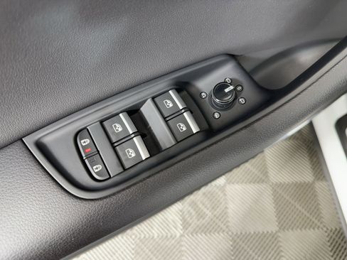 Used 2021 Audi Q8 Premium Plus w/ Premium Plus Package image 22