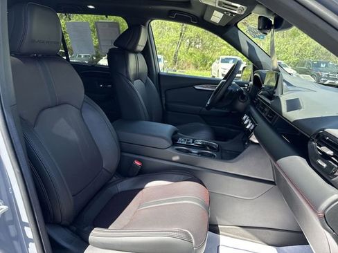 Used 2025 Honda Pilot Black Edition image 29