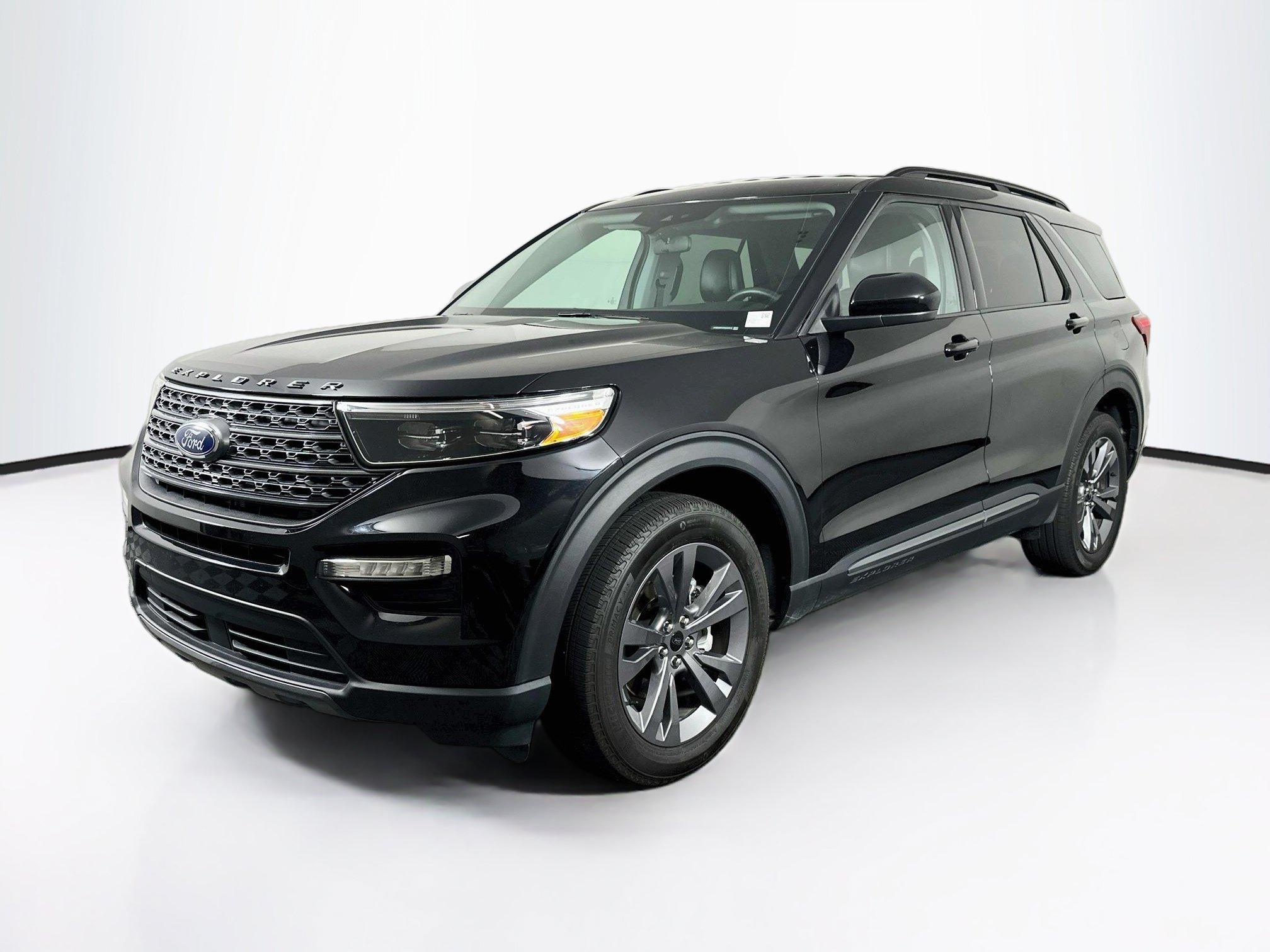 Used 2024 Ford Explorer XLT w/ Equipment Group 202A AWD/4WD image 3