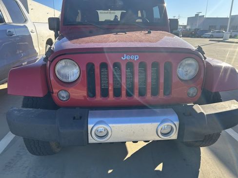 Used 2014 Jeep Wrangler Unlimited Sahara image 14