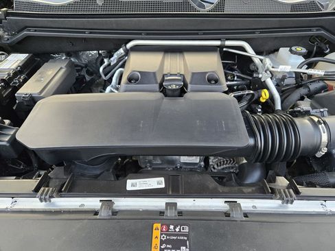 Used 2024 Chevrolet Colorado ZR2 w/ Technology Package AWD/4WD image 29