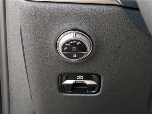 Used 2026 Mercedes-Benz GLC 300 image 12