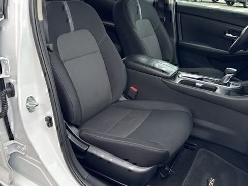 Used 2024 Nissan Sentra SV FWD image 11