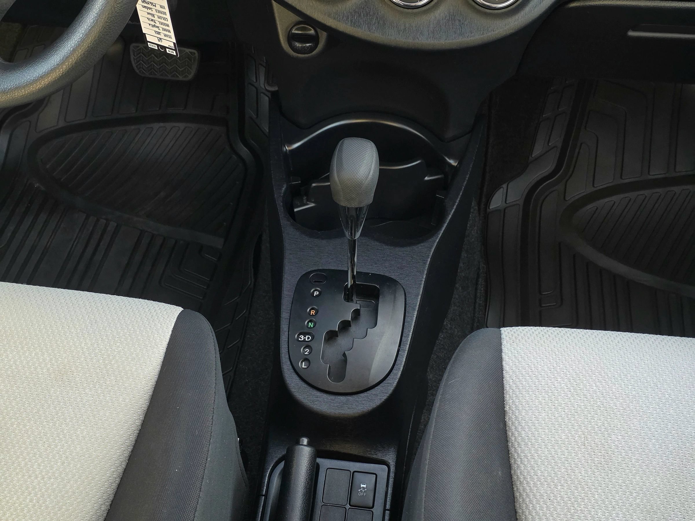 Used 2013 Toyota Yaris L FWD image 29