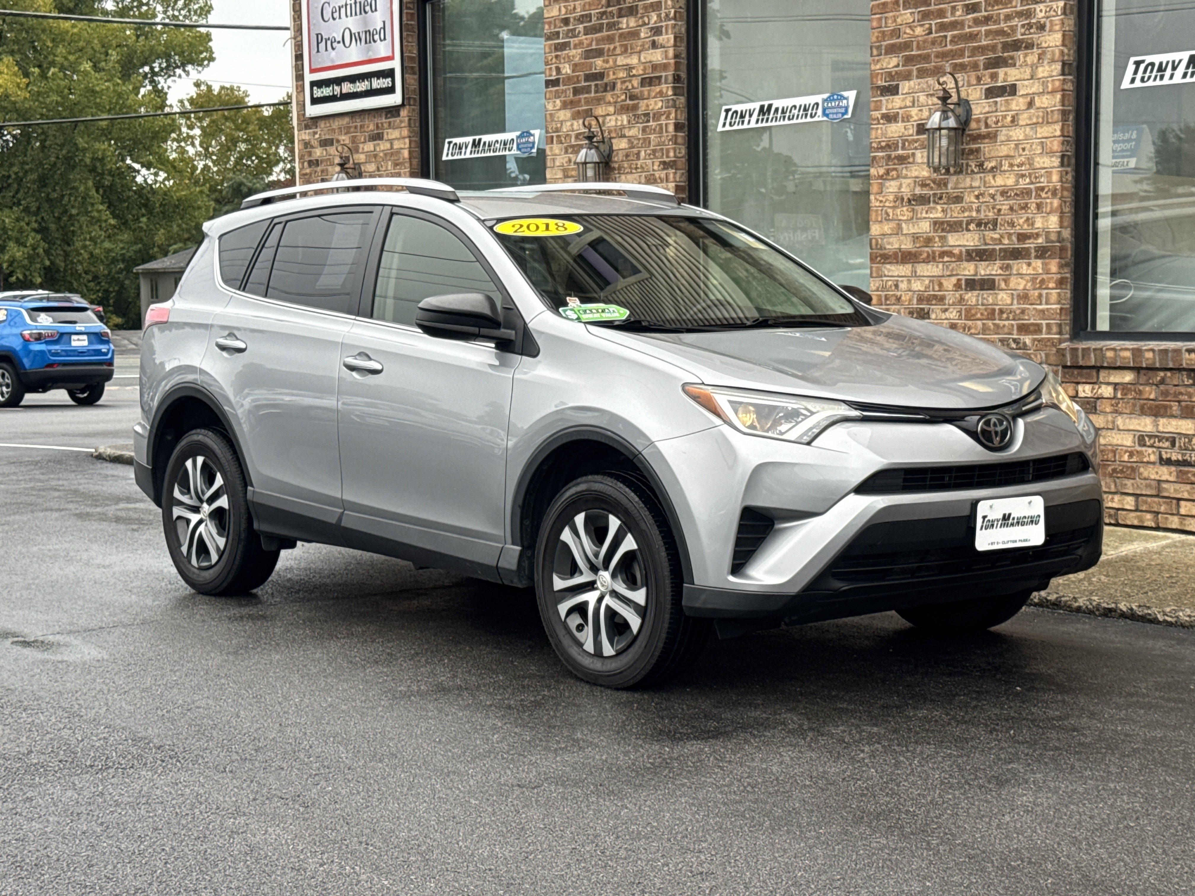 Used 2018 Toyota RAV4 LE w/ All Weather Liner Package AWD/4WD image 7